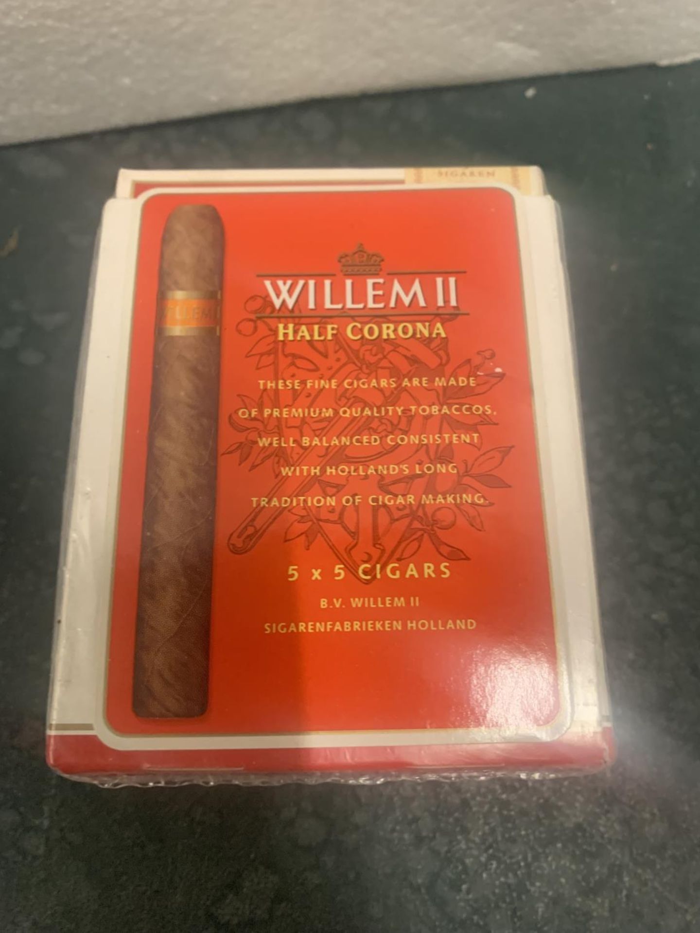 FIVE PACKETS EACH CONTAINING FIVE WILLEM II HALF CORONAS - Image 2 of 2