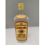 A 1 LITRE BOTTLE OF GORDONS LONDON DRY GIN IMPORTED 40% VOL