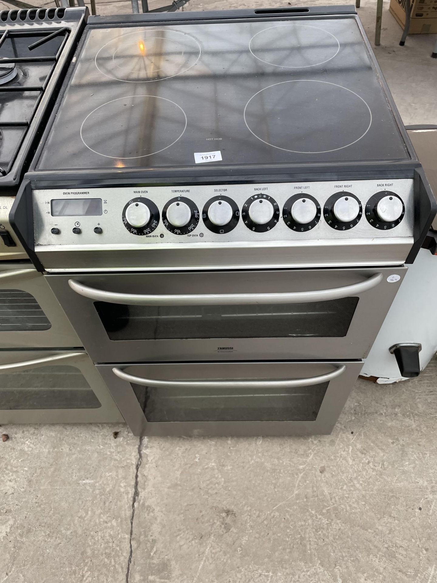 A SILVER ZANUSSI FREESTANDING ELECTRIC OVEN AND HOB