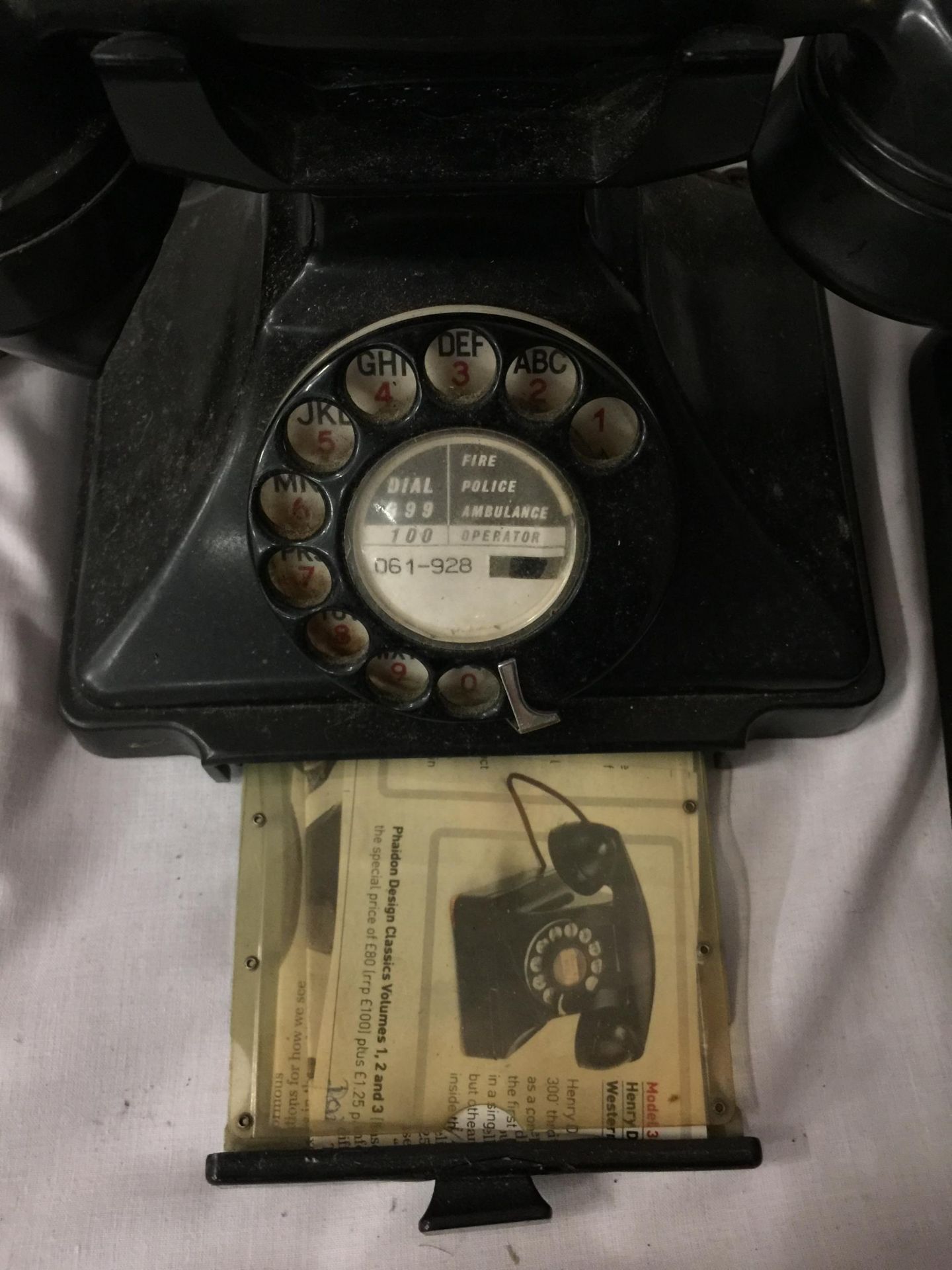 A VINTAGE ROTARY DIAL BLACK BAKELITE G.P.O. TELEPHONE 1/232CB FWR55/2 TOGETHER WITH WALL MOUNTED BOX - Image 3 of 4