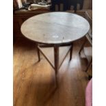 AN OAK THREE LEG CRICKET TABLE D:61CM