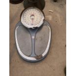 A SET OF EKS BATHROOM SCALES