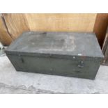 A LARGE VINTAGE MILITARY TRUNK WITH METAL BANDING AND FOUR CARRYING HANDLES (136CM X 65CM X 50CM)