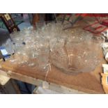 A QUANTITY OF CLEAR GLASS TO INCLUDE APERITIF GLASSES, SHERRY, TUMBLERS, BOWLS, ETC