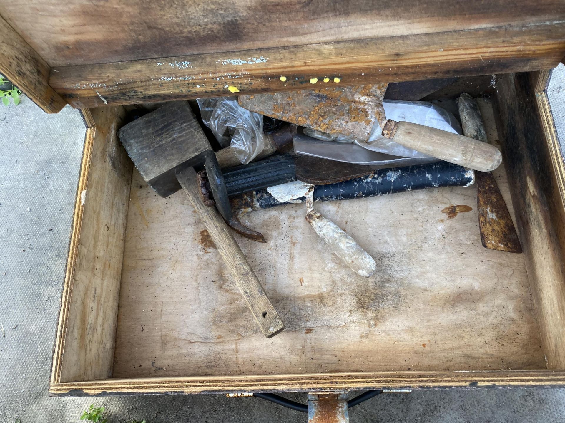 TWO WOODEN TOOL CHESTS AND CONTENTS TO INCLUDE TROWELS, CHISELS AND MALLETS ETC - Image 3 of 3