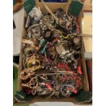 A LARGE BOX OF COSTUME JEWELLERY TO INCLUDE BANGLES, BEADS, BRACELETS, HAIR ACESORIES, ETC