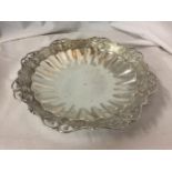 A DECORATIVE CONTINETAL SILVER DISH GROSS WEIGHT 358 GRAMS