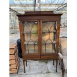 AN EDWARDIAN MAHOGANY AND INLAID DISPLAY CABINET WITH TWO DRAWERS, ON TAPERED LEGS, WITH SPADE FEET,