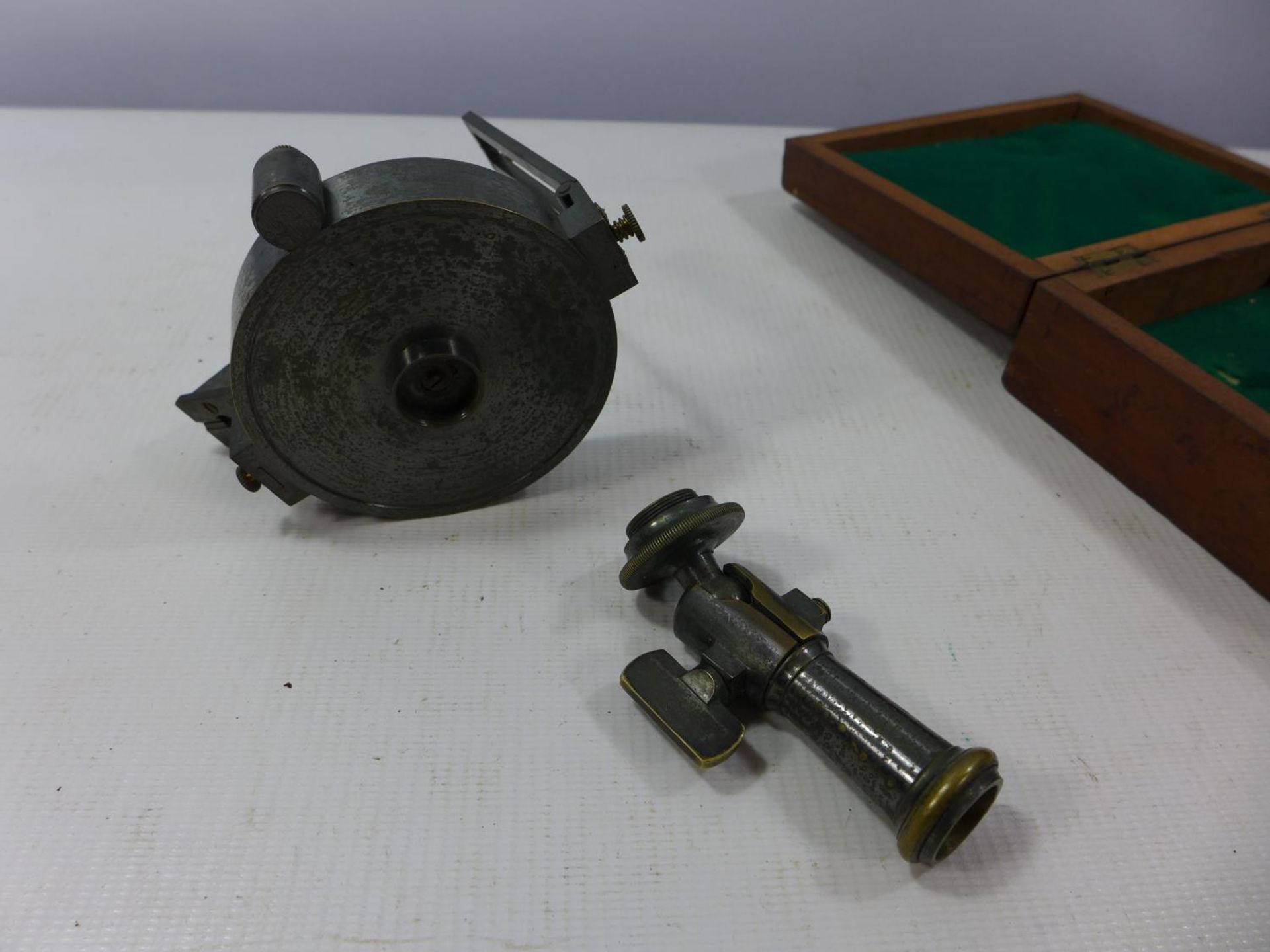 A CASED COMPASS AND STAND ATTACHMENTS, FACE DIAMETER 8CM - Image 2 of 3