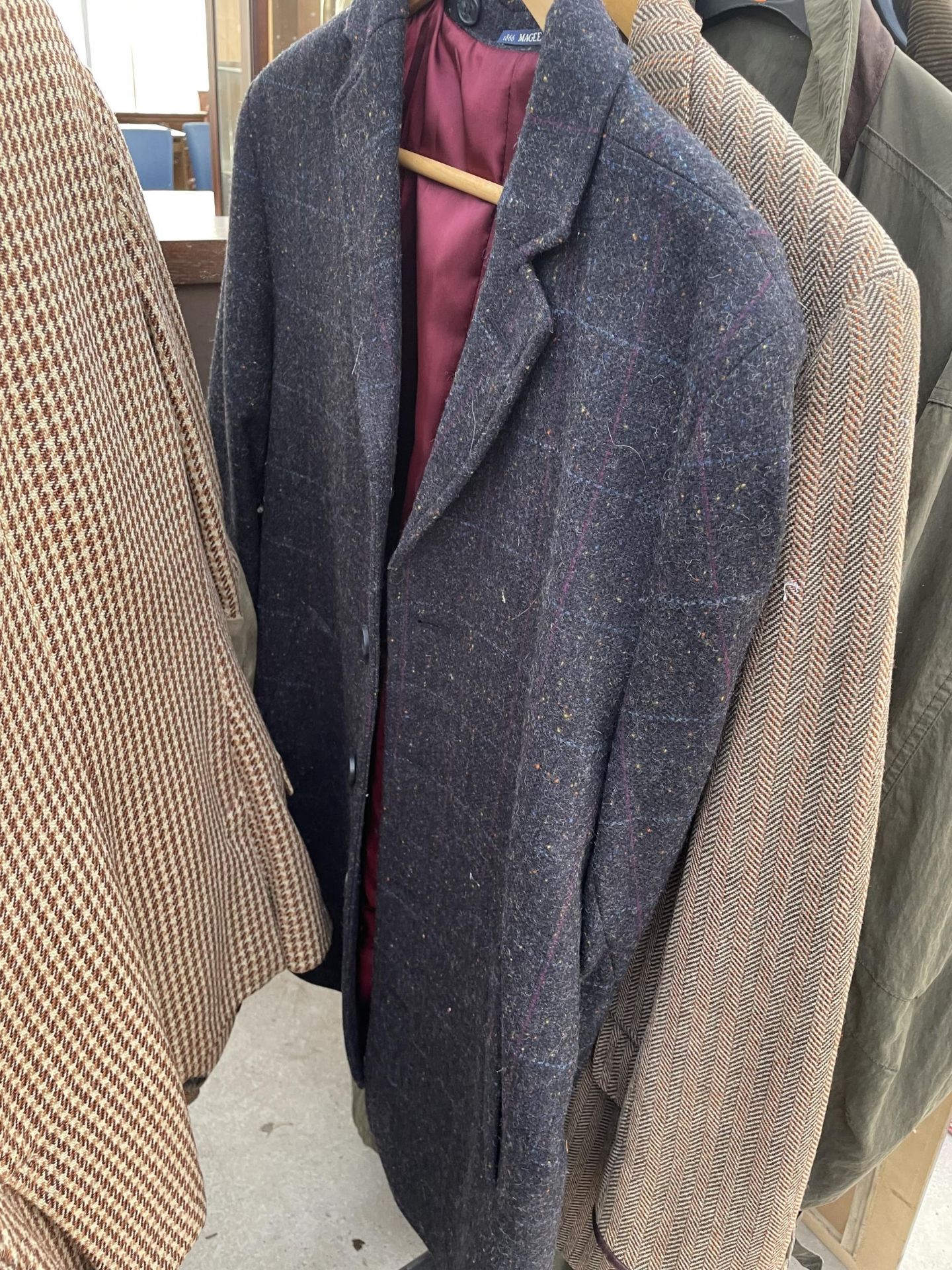 AN ASSORTMENT OF TWEED JACKETS - Image 10 of 12