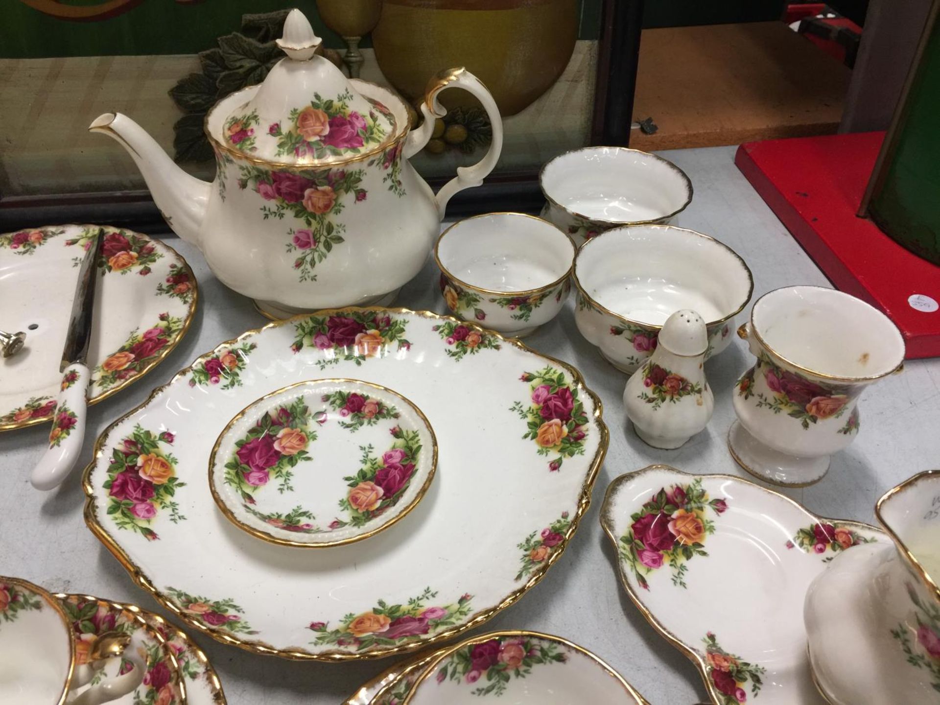 A LARGE COLLECTION OF MAINLY ROYAL ALBERT 'OLD COUNTRY ROSES' TO INCLUDE TEA POT, TRIO'S, SUGAR - Image 4 of 7