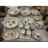 A LARGE AMOUNT OF ROYAL WORESTER 'EVESHAM' WARE TO INCLUDE PLATES, RAMEKIN DISHES, FLAN DISHES,