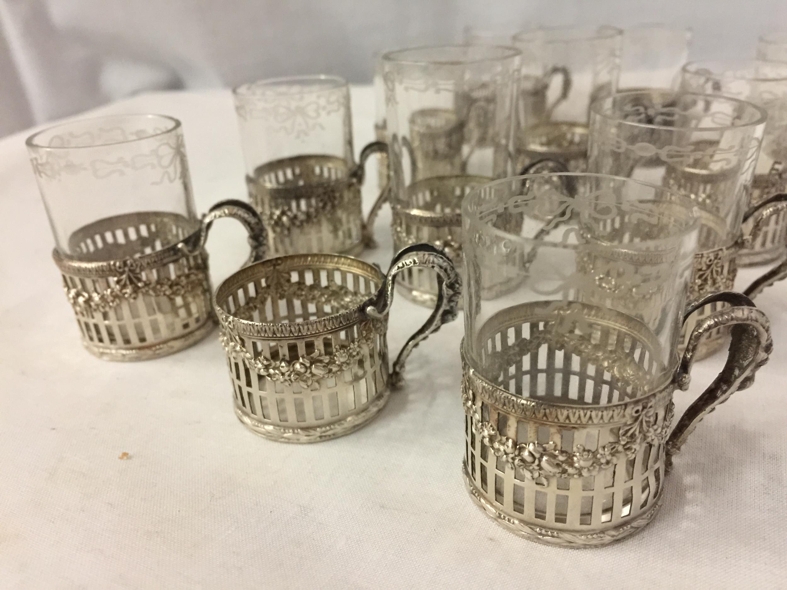 A SET OF TWELVE MARKED 925 SILVER STIRRUP CUP HOLDERS WITH GLASSES (ONE NO GLASS) - Image 3 of 4