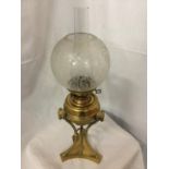 A GOOD QUALITY PRESENTATION BRASS OIL LAMP IN THE MANNER OF ROBERT ADAM, HT 67CM, WITH