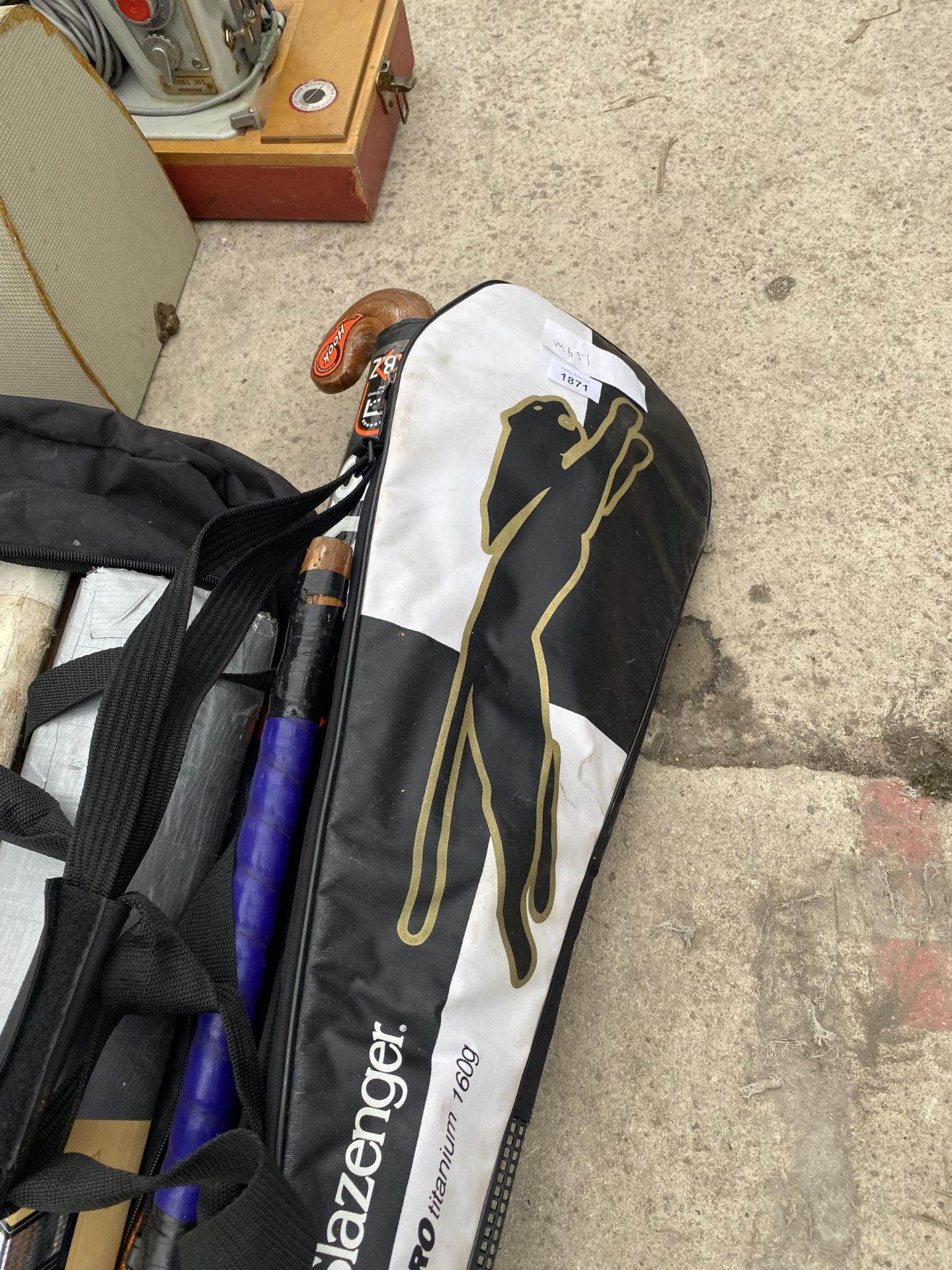 A BAG OF SPORTS EQUIPMENT - CRICKET BATS, HOCKEY STICKS ETC - Image 2 of 4