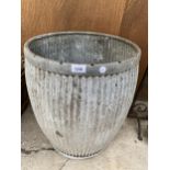 A VINTAGE GALVANISED DOLLY TUB