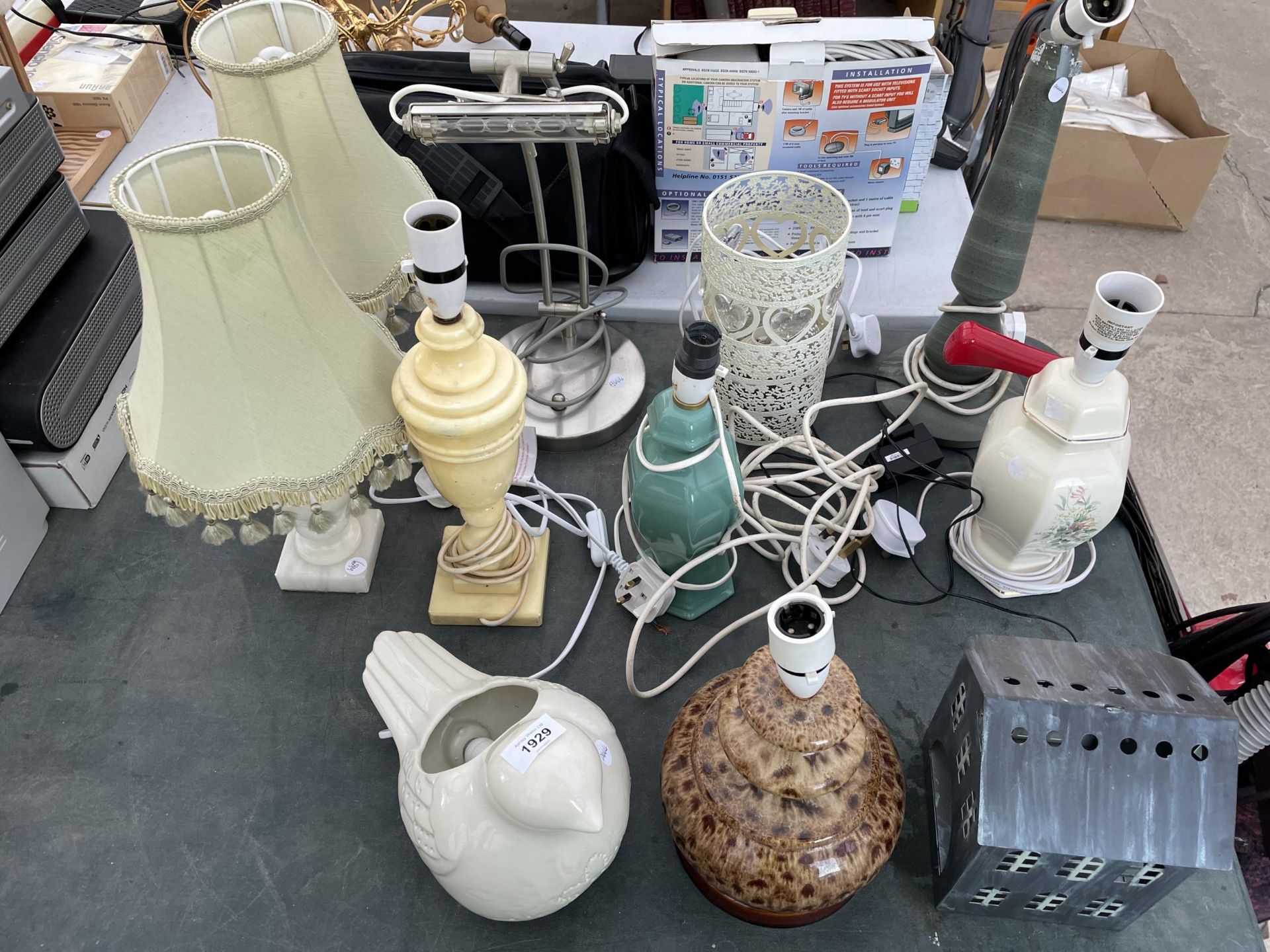 AN ASSORTMENT OF VARIOUS LAMPS