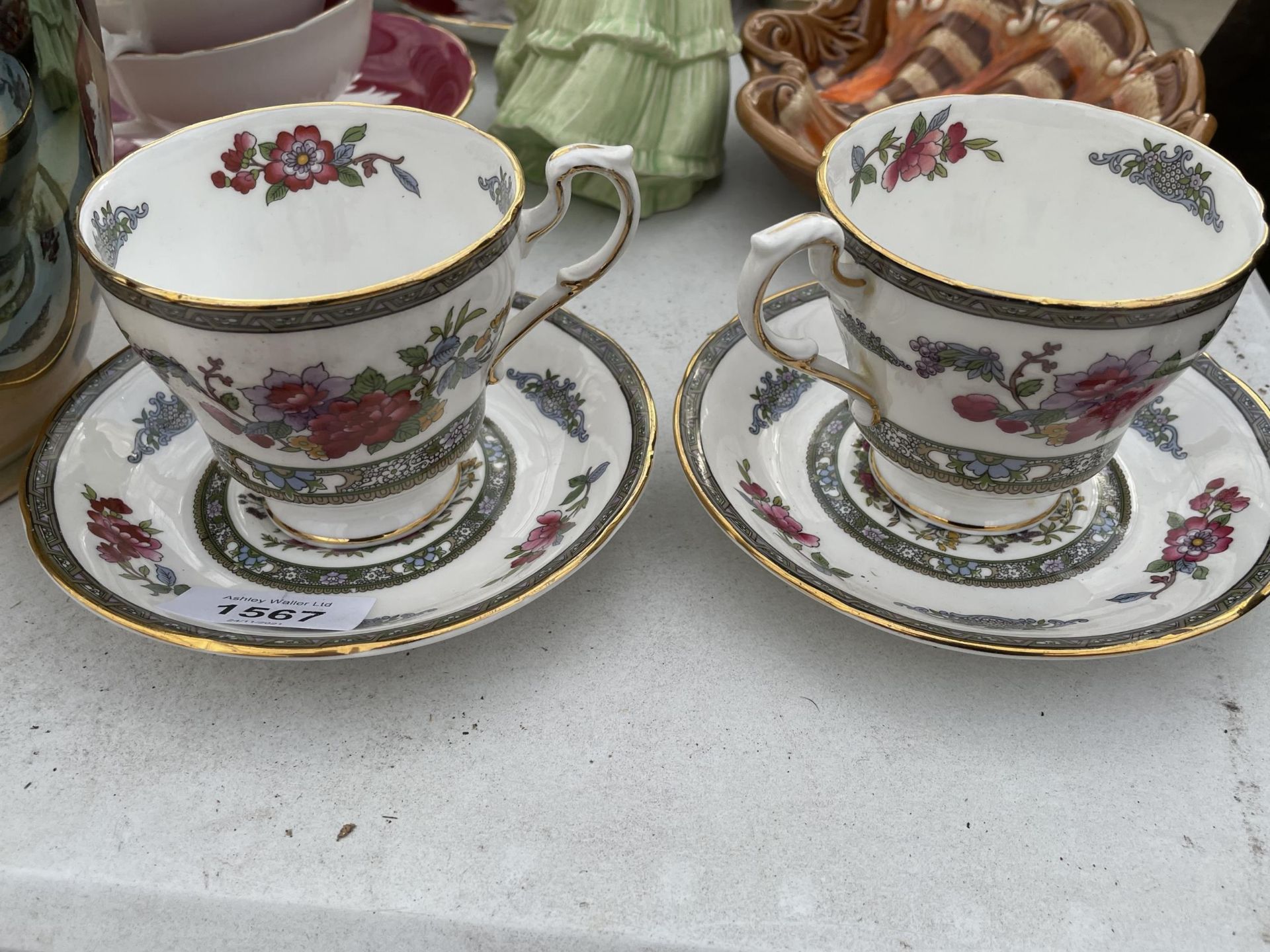 AN ASSORTMENT OF ITEMS TO INCLUDE CERAMIC TEA SERVICE ITEMS, A SNOOKER BALL SET AND A CERAMIC - Image 2 of 3