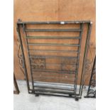 A PAIR OF DECORATIVE WROUGHT IRON GARDEN GATES (H:100CM W:124CM)