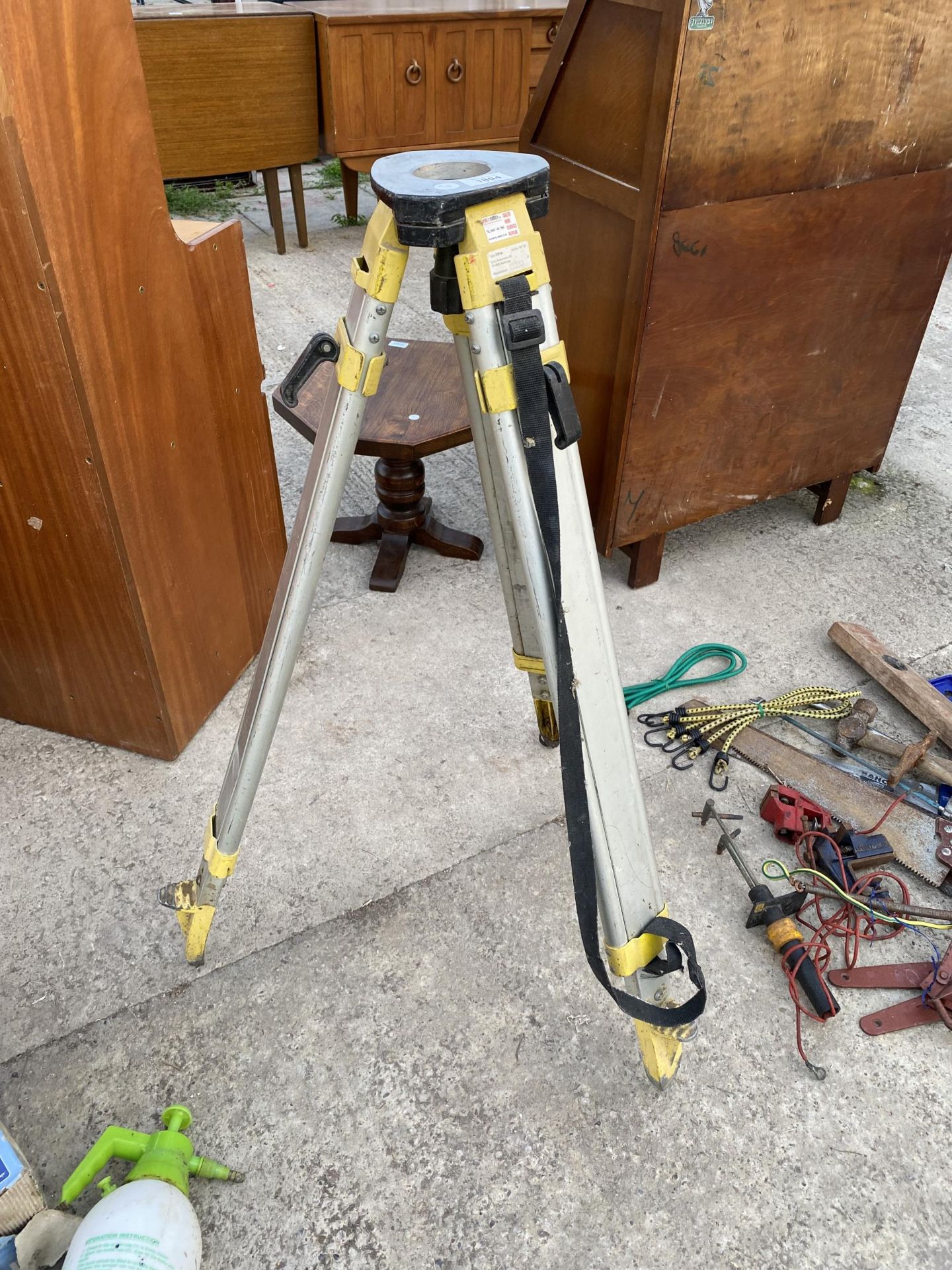 A LASER LEZEL TRIPOD STAND