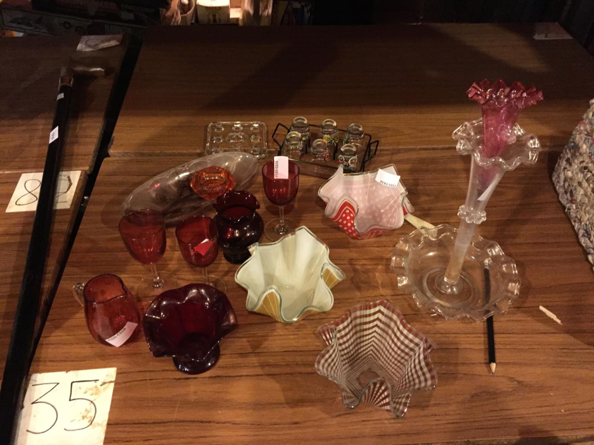 VARIOUS ITEMS OF GLASSWARE TO INCLUDE CRANBURY GLASS