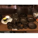 AN AMOUNT OF BROWN STONEWARE TO INCLUDE, CUPS, BOWLS, TUREEN, ETC