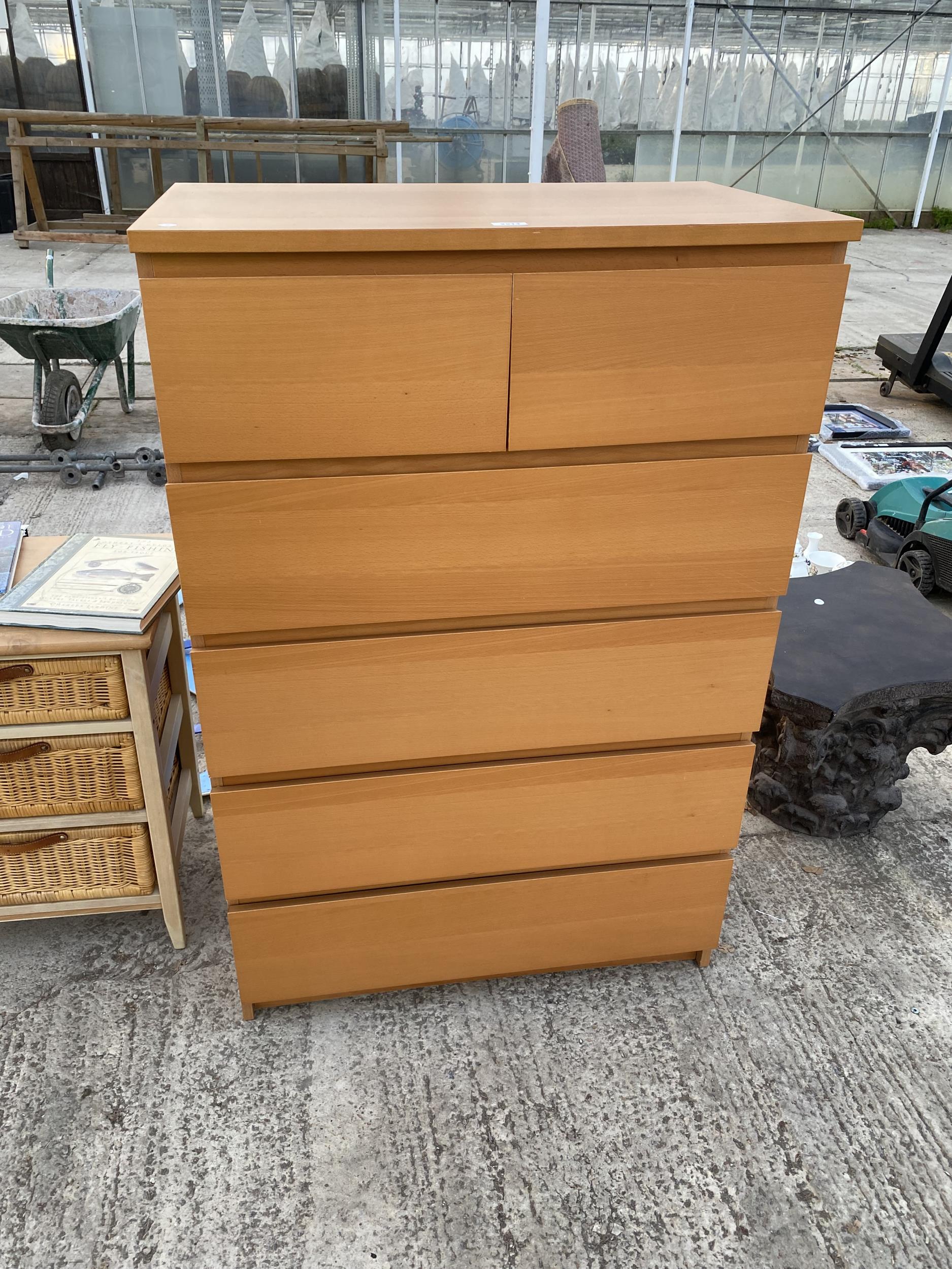 A MODERN CHEST OF TWO SHORT AND FOUR LONG DRAWERS, 31.5" WIDE