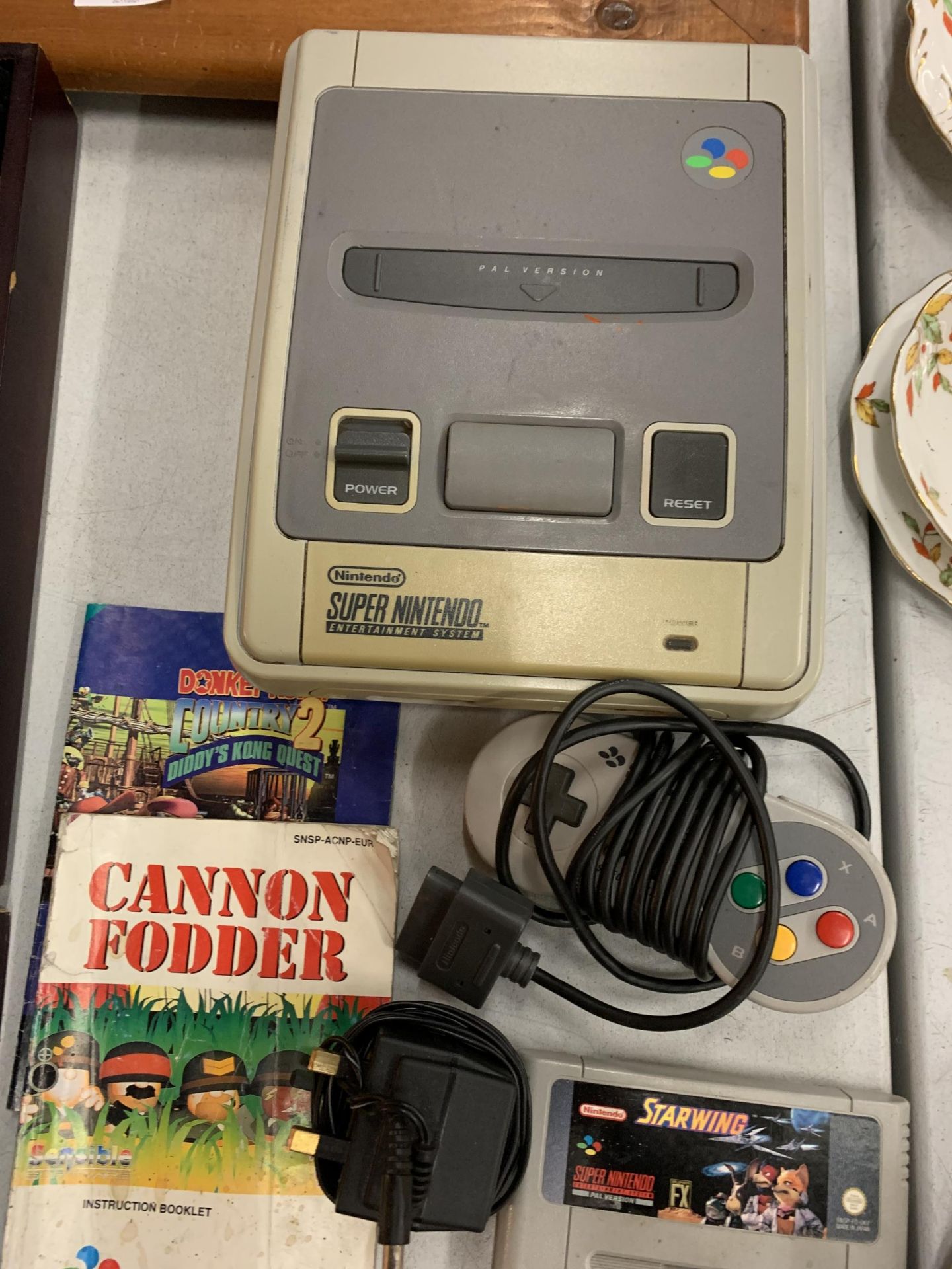 A VINTAGE SUPER NINTENDO ENTERTAINMENT SYSTEM WITH FIVE GAMES; FIFA 96, STRIKER, DONKEY KONG, - Image 3 of 3