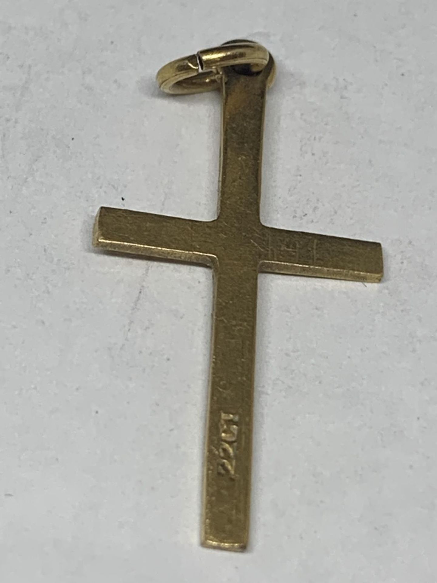 A MARKED 22 CARAT GOLD CROSS GROSS WEIGHT 1.6 GRAMS - Image 2 of 2