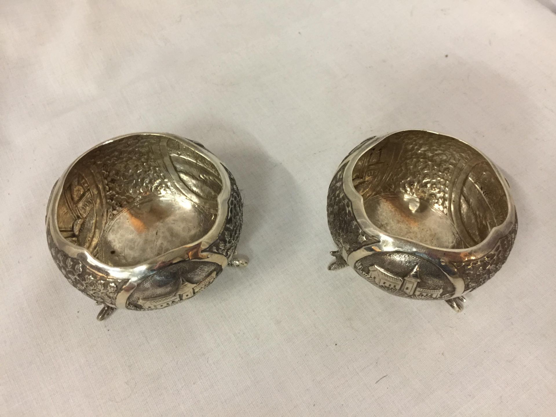 TWO DECORATIVE THREE FOOTED MARKED SILVER BOWLS WITH CHURCH DESIGN GROSS WEIGHT 135 GRAMS - Image 3 of 4