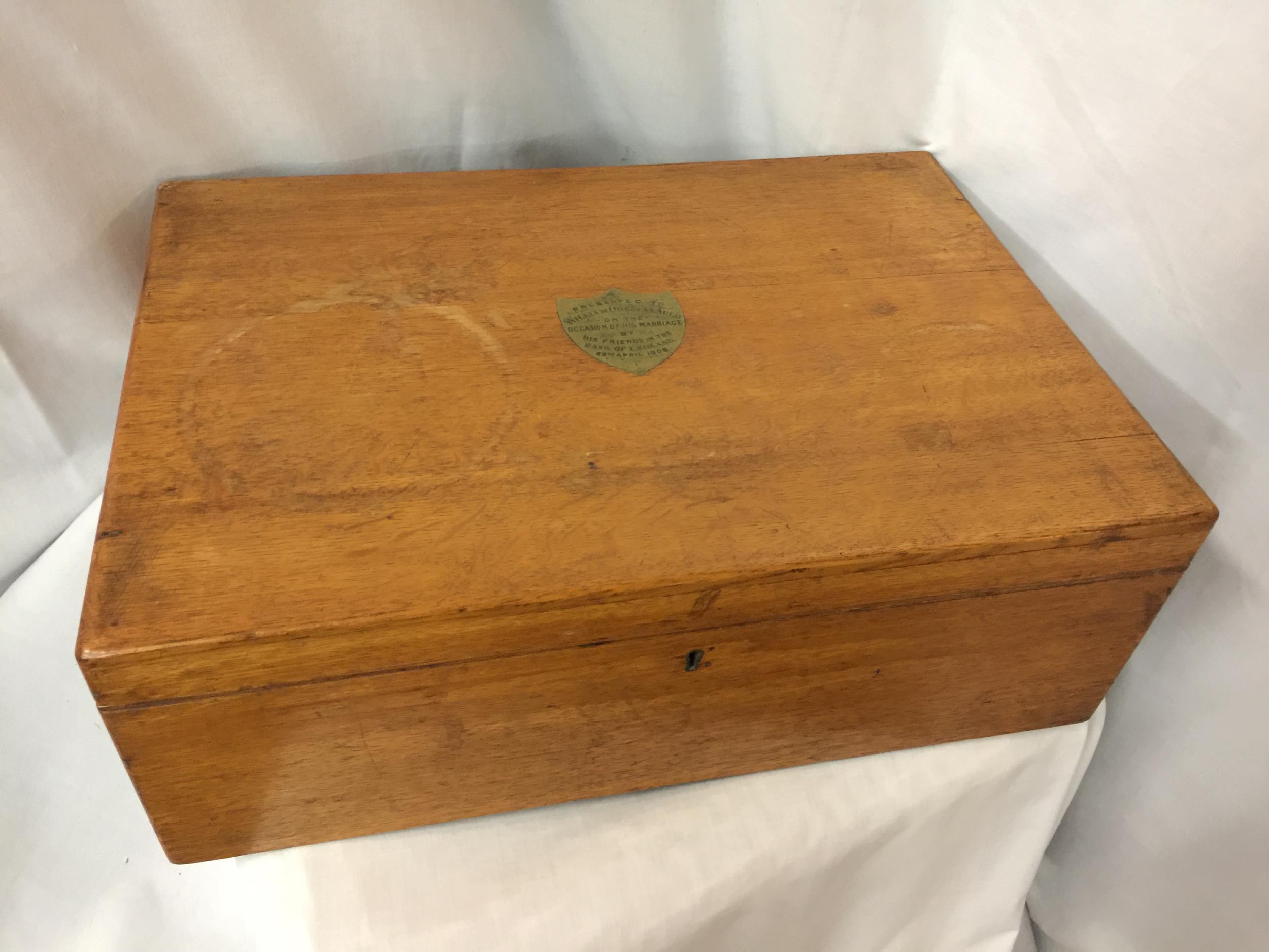 A LARGE THREE LEVEL OAK CANTEEN OF CUTLERY BOX WITH BRASS HANDLES AND TWO KEYS, BRASS PRESENTATION