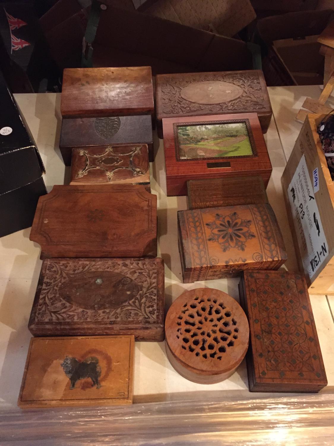 A QUANTITY OF SMALL LIDDED BOXES WITH VARIOUS DESIGNS TO INCLUDE INLAID FLOWERS AND EMBROIDERY