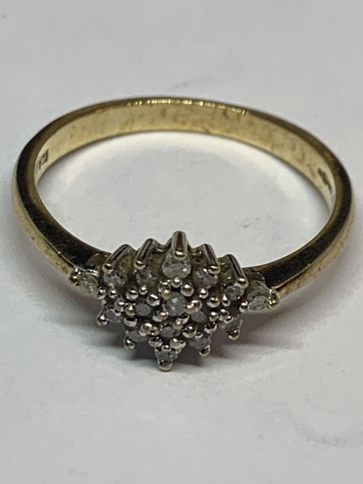 A 9 CARAT GOLD RING WITH DIAMONDS IN A DIAMOND SHAPE DESIGN SIZE 0 WITH PRESENTATION BOX