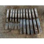A SET OF FIVE DESSERT SERVICE CUTLERY, THE FORKS AND BLADES SILVER BIRMINGHAM 1875, SOLID PLATED
