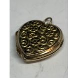 A 9 CARAT GOLD HEART SHAPED LOCKET WITH VINTAGE PHOTOGRAPHS GROSS WEIGHT 3.5 GRAMS