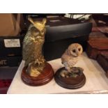 TWO OWL FIGURES ON WOODEN PLYNTHS, ONE BRASS AND A SECOND COUNTRY ARTISTS RESIN PIECE