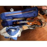 A GOOD QUALITY EARLY 20TH CENTURY VIOLIN, THE TWO PIECE 35CM BACK WITH CARRYING CASE AND BOW