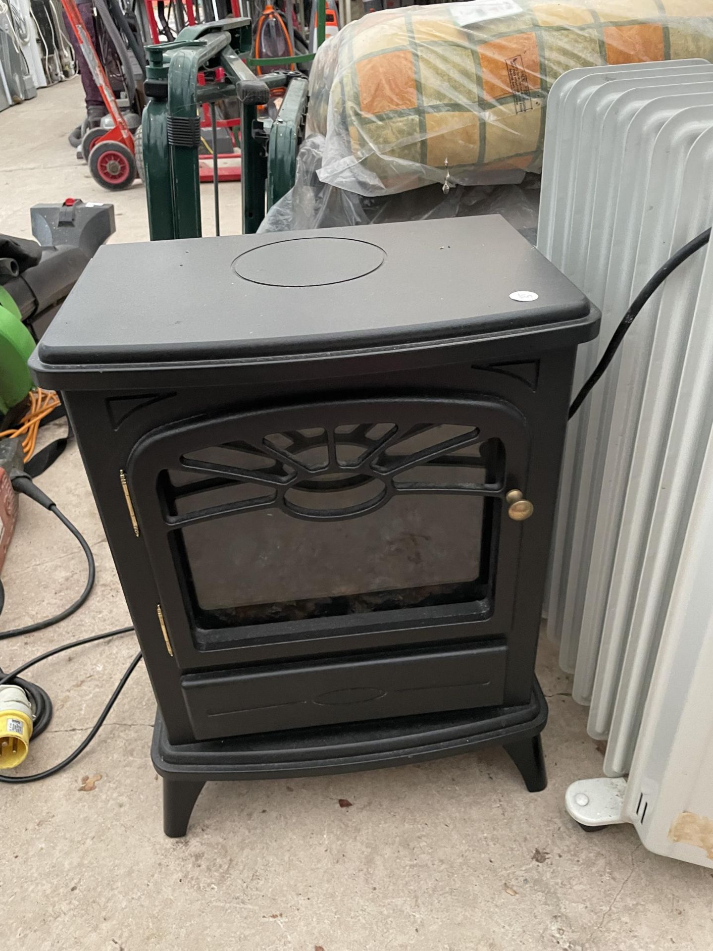 TWO ELECTRIC HEATERS TO INCLUDE ONE THAT IS STYLED AS A LOG BURNER - Image 3 of 3