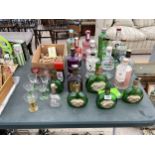 A LARGE ASSORTMENT OF EMPTY GIN BOTTLES, VINTAGE MATEUS ROSE BOTTLES AND VINTAGE WINE CORKS, IDEAL