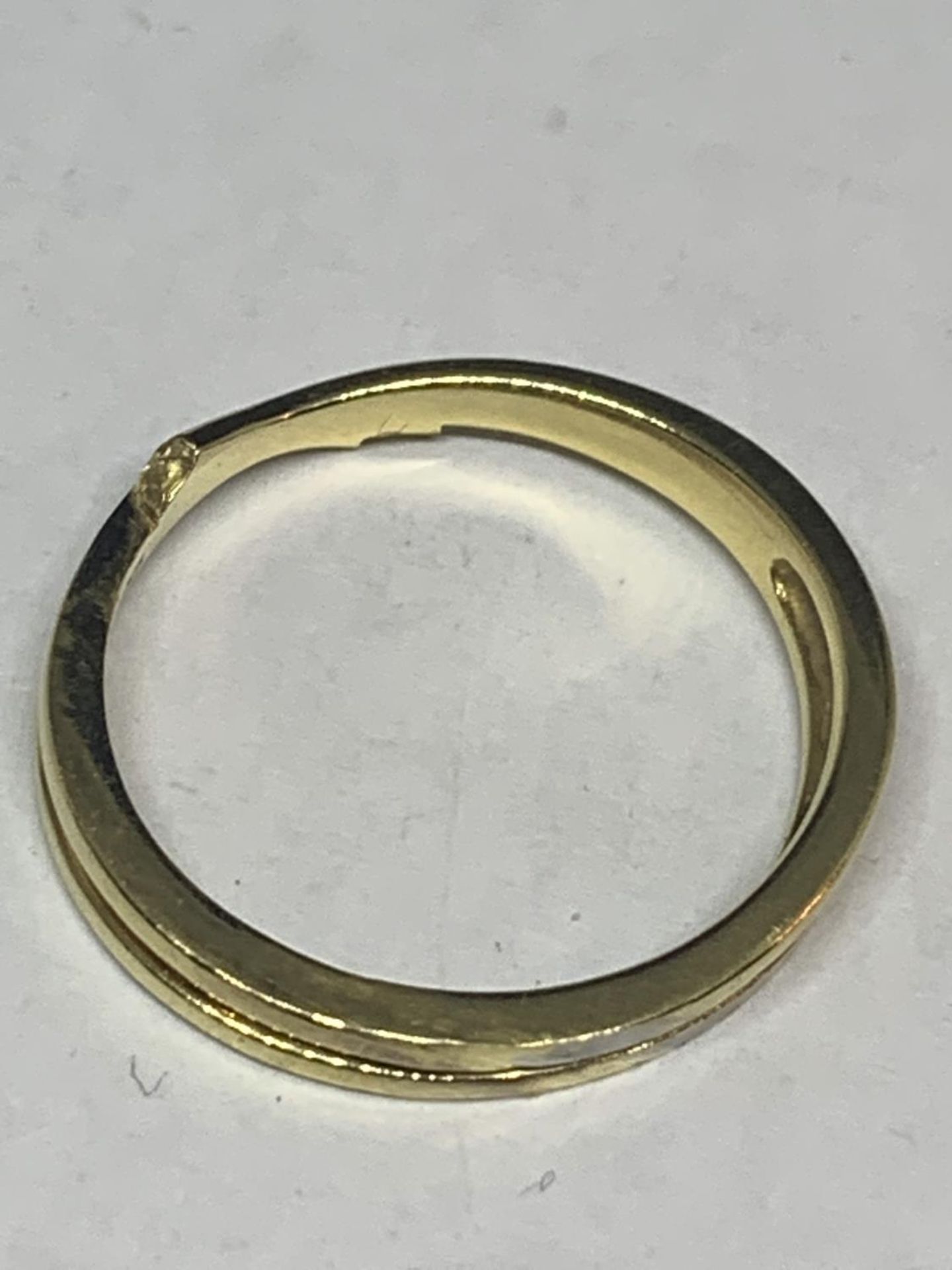 AN 18 CARAT GOLD RING WEIGHT 2.9G - Image 3 of 3