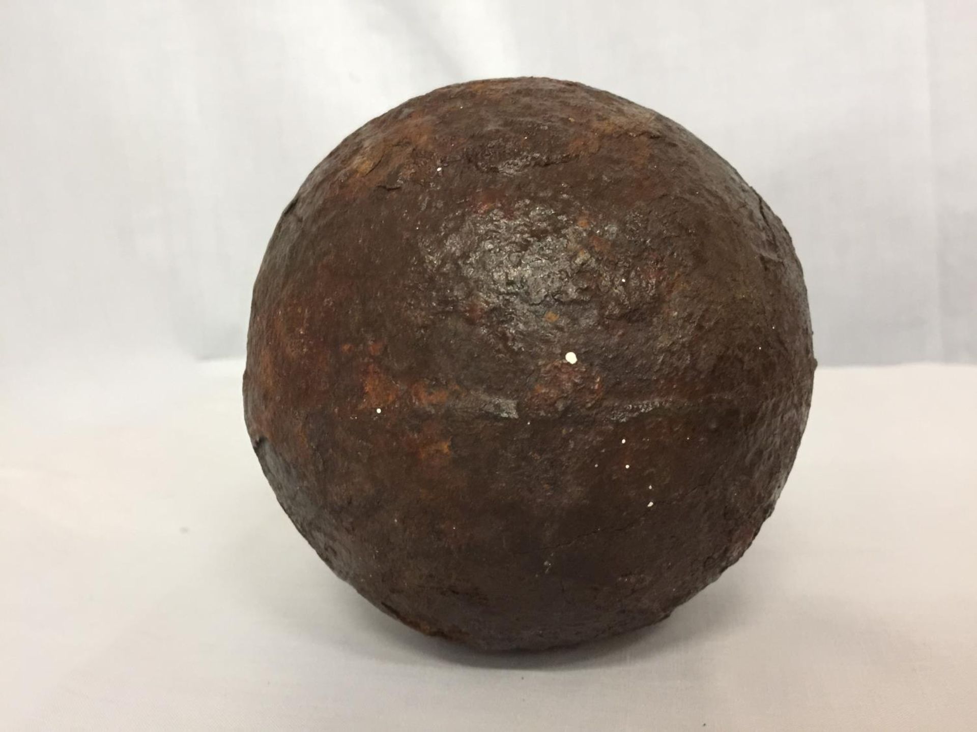 A LARGE CANNON BALL FROM H.M.S. ASSOCIATION WHICH SANK IN 1707 - Image 2 of 3