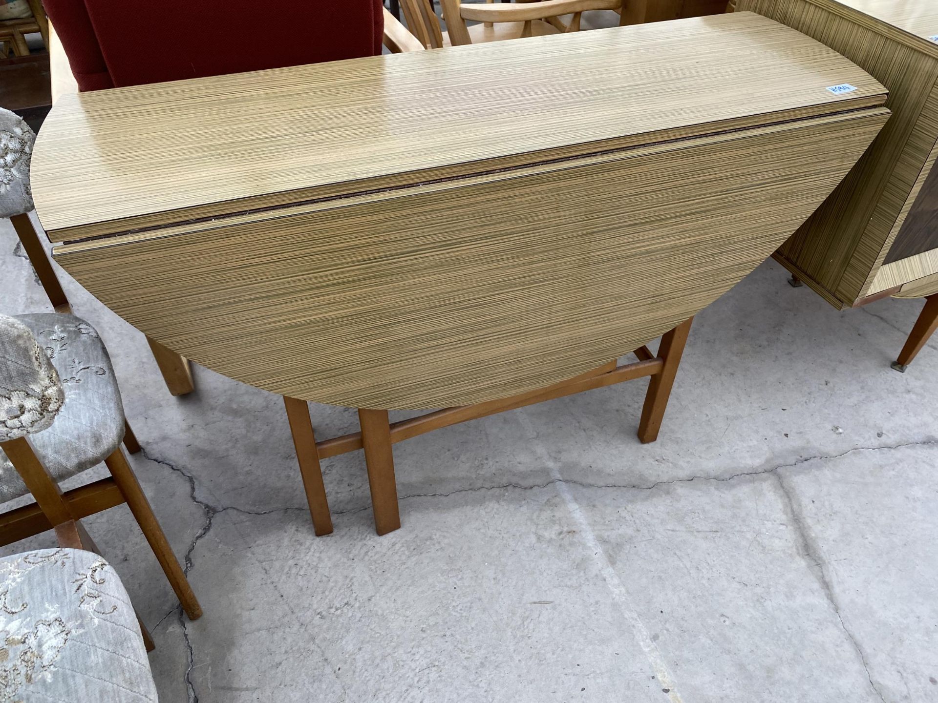 A RETRO DINING ROOM SUITE COMPRISING A PARTLY WALNUT EFFECT SIDEBOARD 71" WIDE, DROP-LEAF DINING - Image 3 of 8