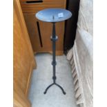 A MODERN METALWARE FLOOR MOUNTED CANDLE SCONSE ON TRIPOD BASE