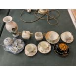 AN AMOUNT OF PATTERNED CERAMICS TO INCLUDE BLUE AND WHITE ORIENTAL STYLE MINIATURE TEAPOT AND TEA