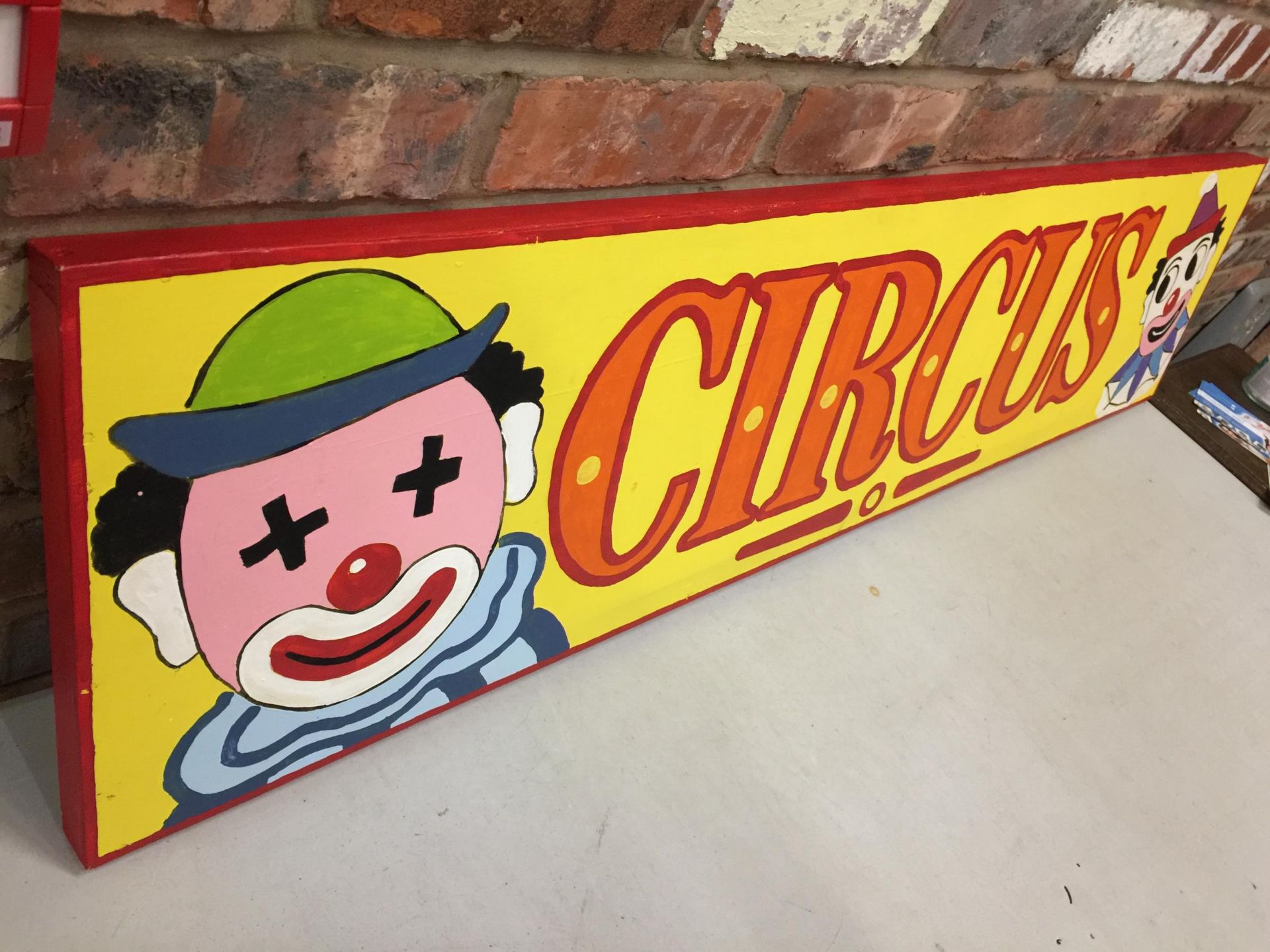 A LARGE WOODEN, HANDPAINTED, 'CIRCUS' SIGN, HEIGHT 36CM, WIDTH 152CM - Image 3 of 3