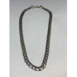 A HEAVY SILVER CURB LINK CHAIN