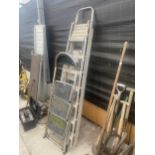 THREE ALUMINIUM STEP LADDERS TO INCLUDE A SIX RUNG, THREE RUNG AND FOUR RUNG AND A FURTHER STEP