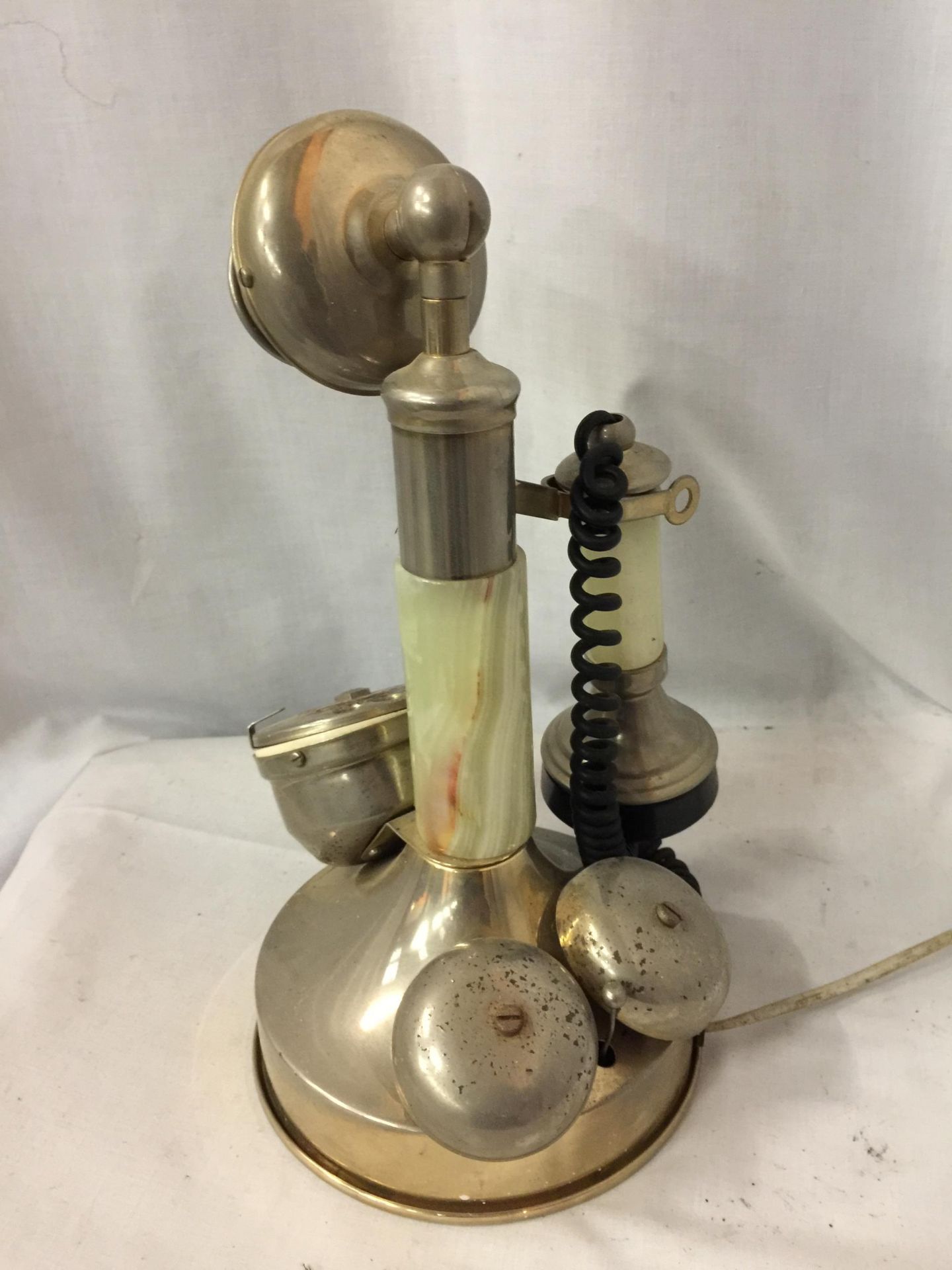 A VINTAGE STYLE WHITE METAL AND ONYX CANDLESTICK TELEPHONE CONVERTED TO MODERN SOCKET - Image 4 of 5