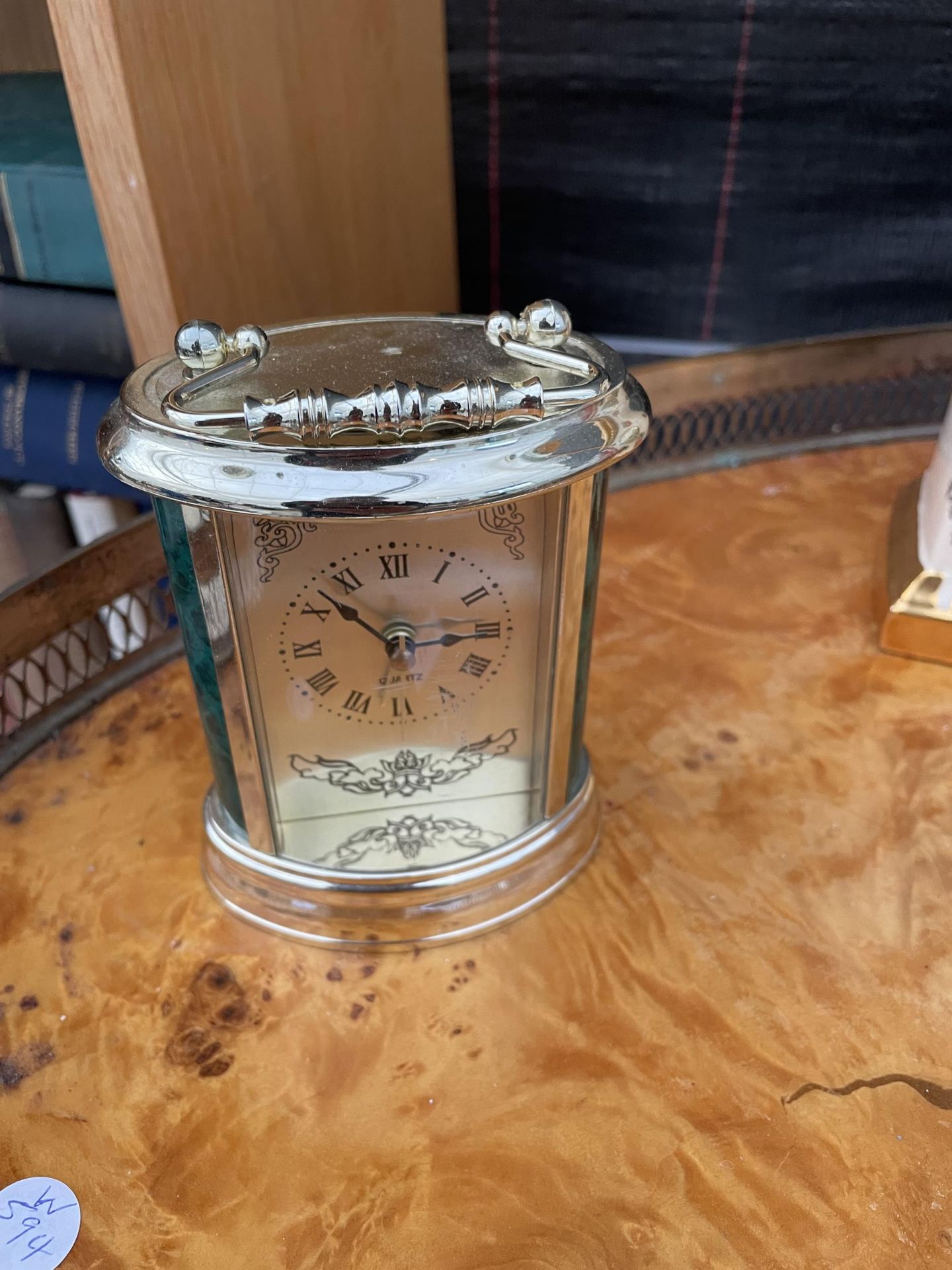 A LARGE BRASS SERVING TRAY AND TWO MANTLE CLOCKS - Image 3 of 3