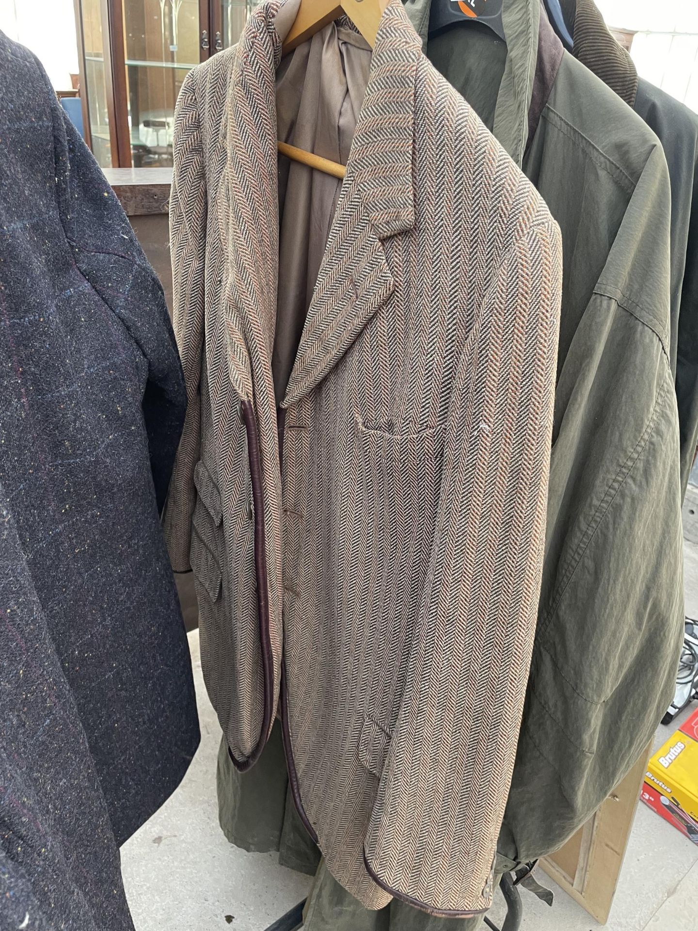 AN ASSORTMENT OF TWEED JACKETS - Image 12 of 12